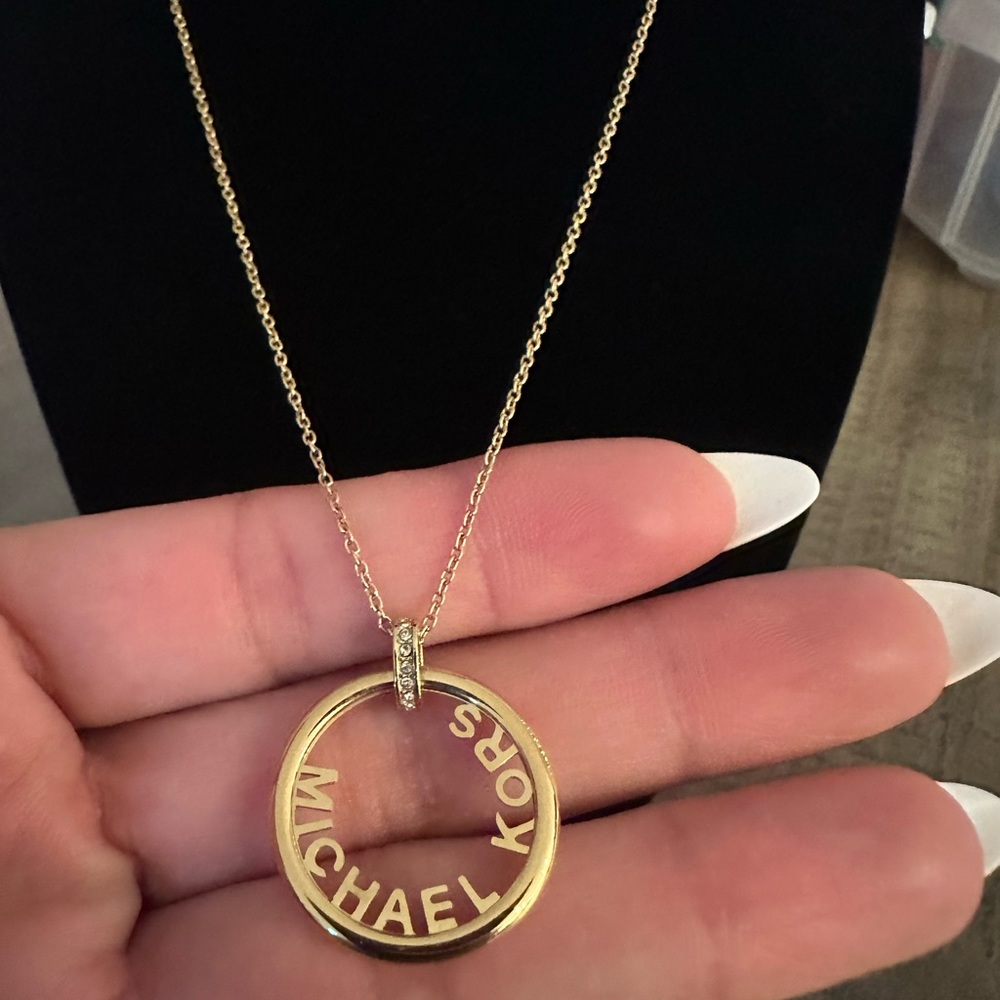 Michael Kors gold Necklace - Picture 2 of 5